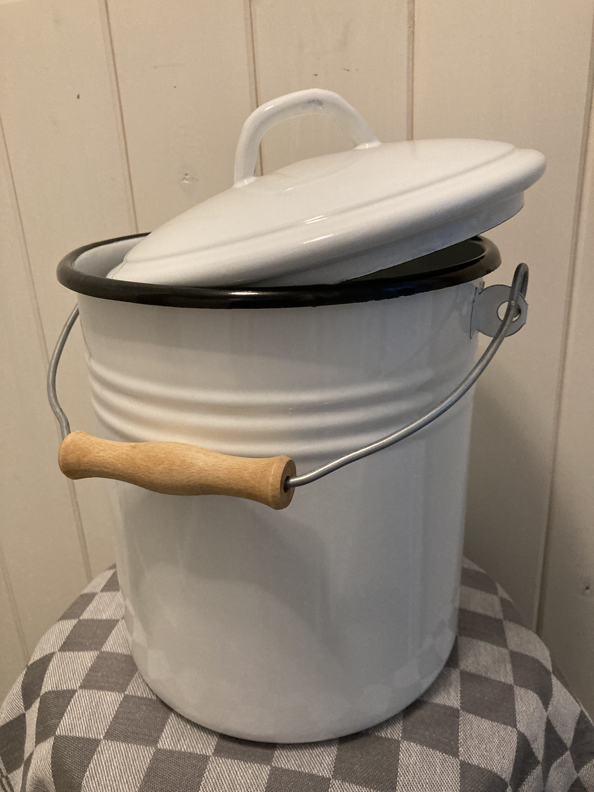 Emaille Emmer met Deksel - 5 liter wit / zwart - Afbeelding 4