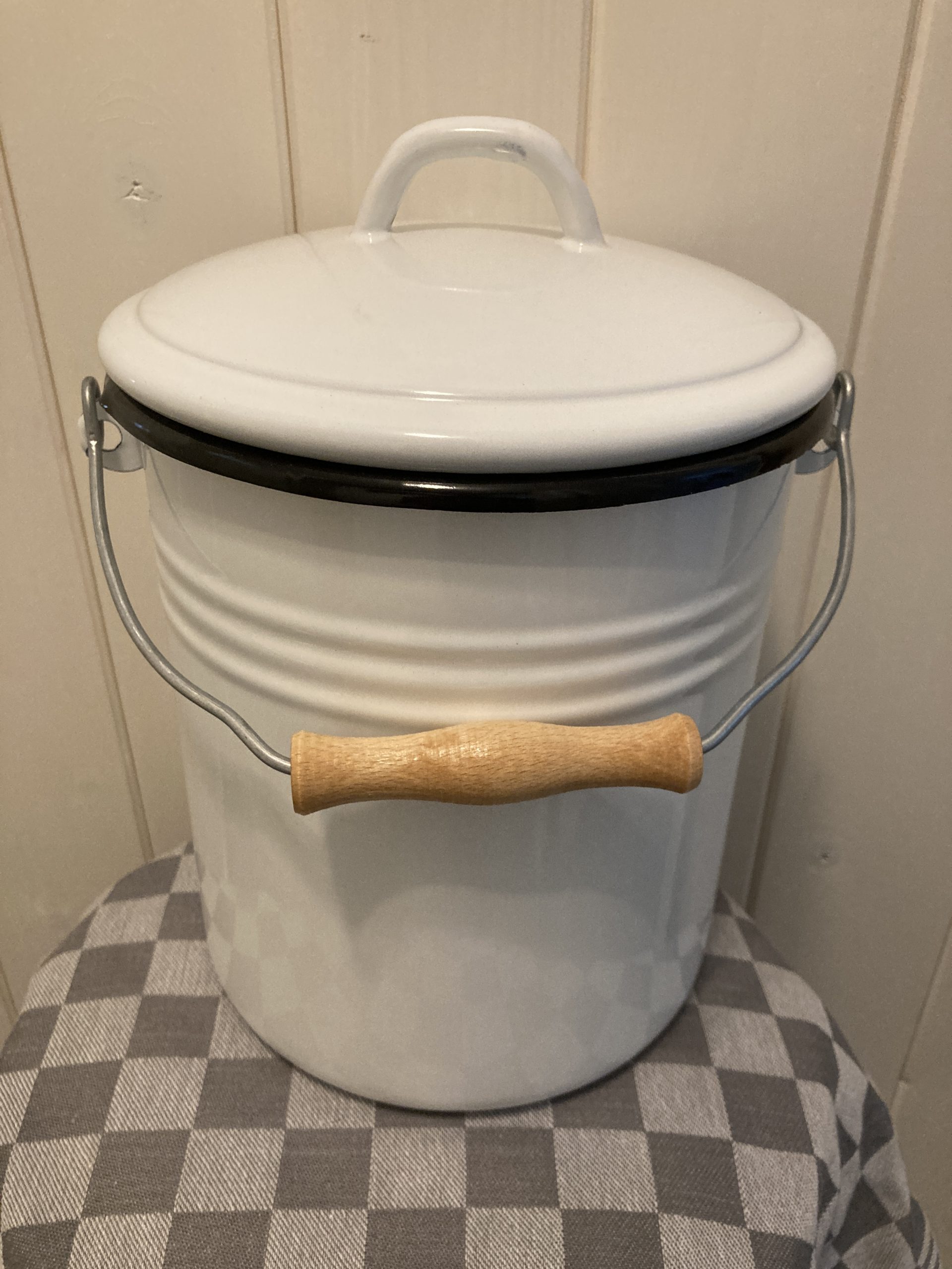 Emaille Emmer met Deksel - 5 liter wit / zwart