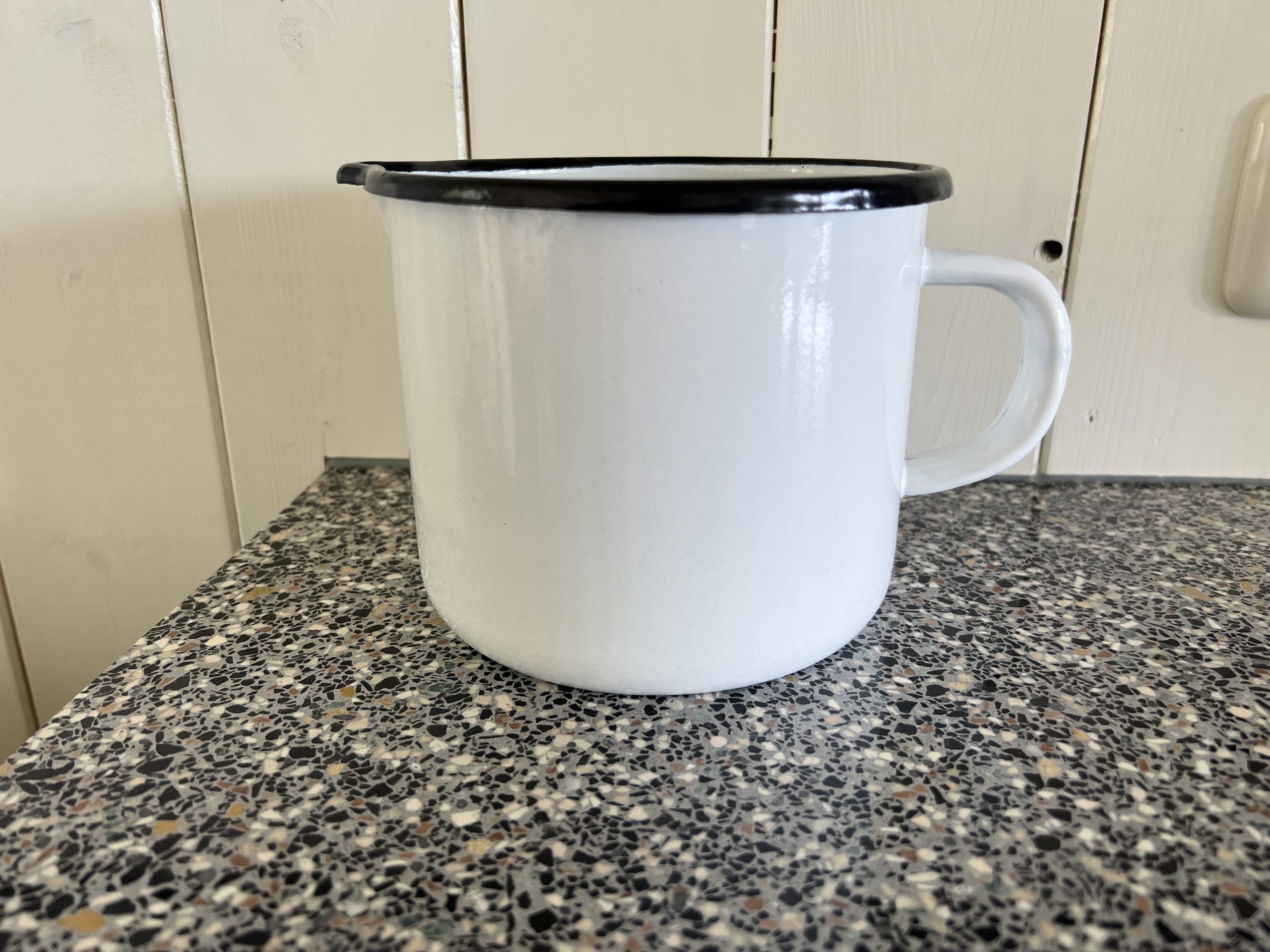 Emaille Maatbeker - 1,5 liter - wit / zwart - Afbeelding 3
