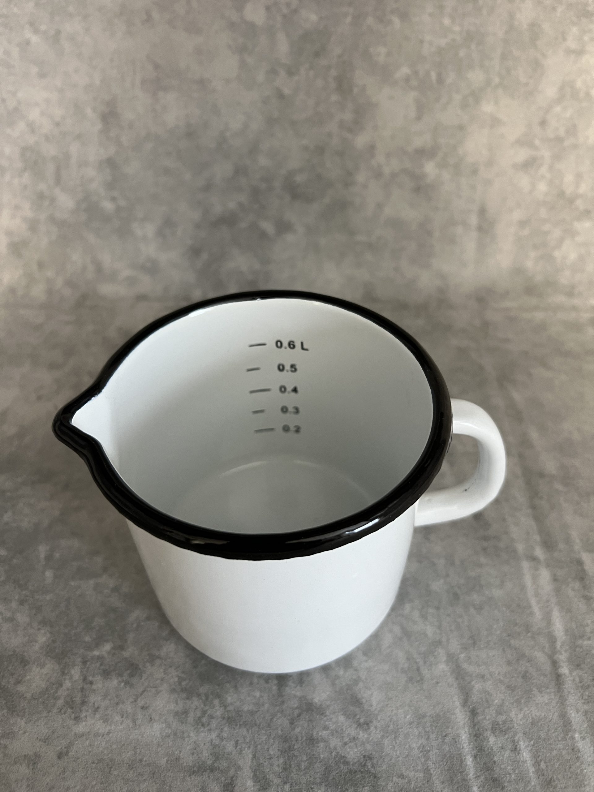Emaille Maatbeker - 0,6 liter - wit / zwart - Afbeelding 2
